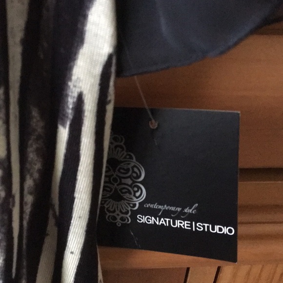 Blacks & beige ladies flowy blouse NWT size M - Picture 4 of 6